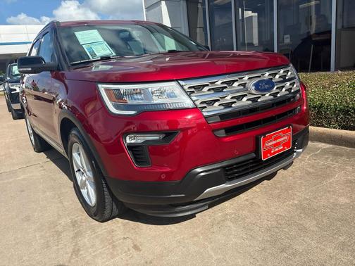 Ruby Red Metallic Tinted Clearcoat 2018 Ford Explorer XLT