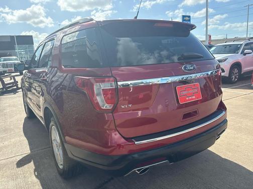 Ruby Red Metallic Tinted Clearcoat 2018 Ford Explorer XLT