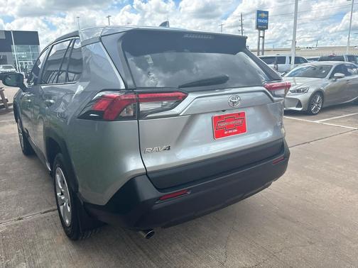 Silver Sky Metallic 2022 Toyota RAV4 LE