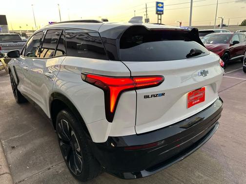 Summit White 2024 Chevrolet Blazer EV eAWD RS