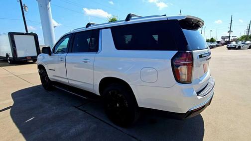 Iridescent Pearl Tricoat 2024 Chevrolet Suburban LT