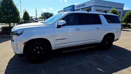 Iridescent Pearl Tricoat 2024 Chevrolet Suburban LT