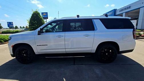 Iridescent Pearl Tricoat 2024 Chevrolet Suburban LT