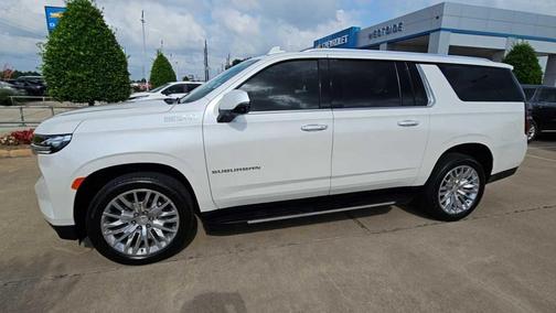 Iridescent Pearl Tricoat 2024 Chevrolet Suburban 2WD High Country