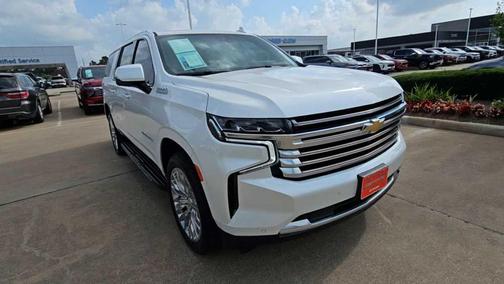 Iridescent Pearl Tricoat 2024 Chevrolet Suburban 2WD High Country