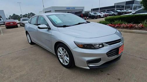 Silver Ice Metallic 2018 Chevrolet Malibu LT
