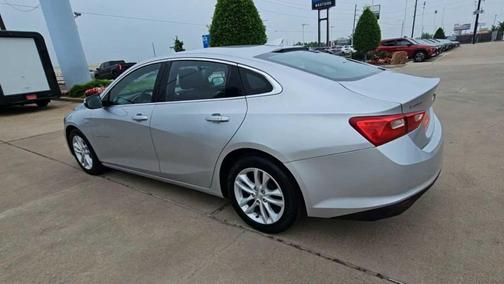 Silver Ice Metallic 2018 Chevrolet Malibu LT