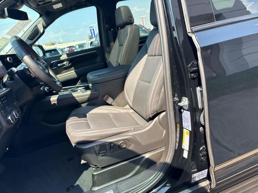 2025 Chevrolet Suburban RST