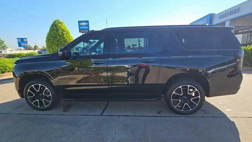 2025 Chevrolet Suburban RST