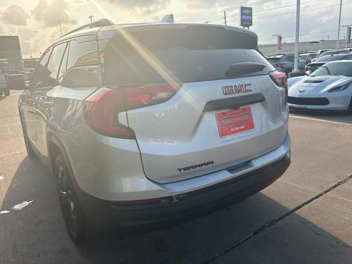 Quicksilver Metallic 2021 GMC Terrain SLT