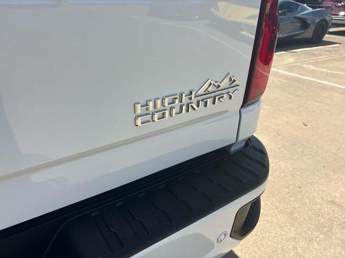 Summit White 2021 Chevrolet Silverado 2500 High Country