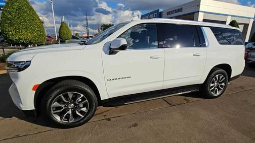 2024 Chevrolet Suburban LT