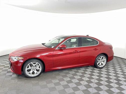 Photo 5 of 37 of 2021 Alfa Romeo Giulia Ti