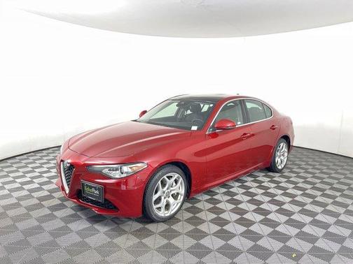 Photo 3 of 37 of 2021 Alfa Romeo Giulia Ti