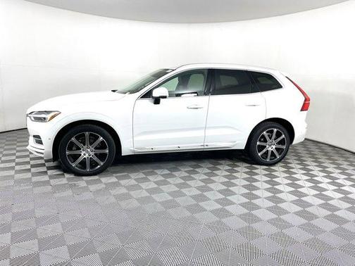 Photo 5 of 38 of 2019 Volvo XC60 T6 Inscription