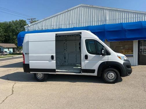 Bright White Clearcoat 2025 RAM ProMaster 2500 Tradesman