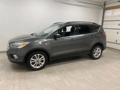 Magnetic Metallic 2017 Ford Escape SE