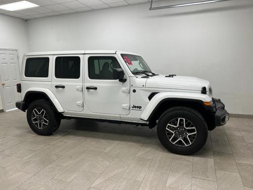 2025 Jeep Wrangler 4-Door Sahara 4x4