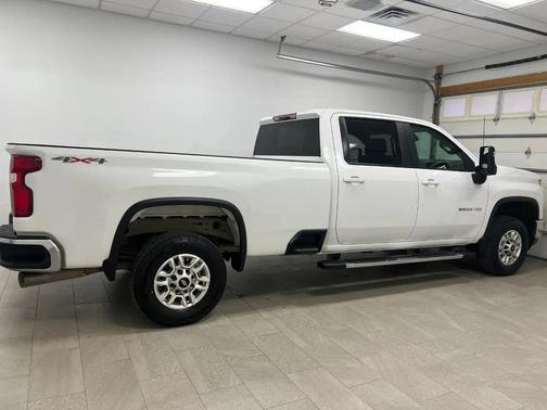 Summit White 2025 Chevrolet Silverado 2500 LT