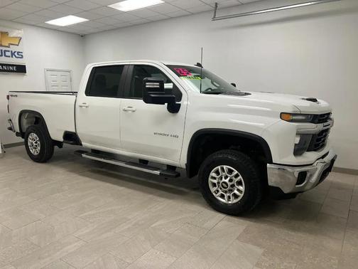 Summit White 2025 Chevrolet Silverado 2500 LT