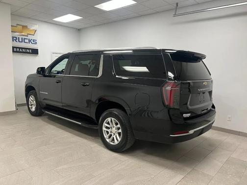 2025 Chevrolet Suburban LT