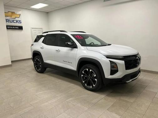 Polar White Tricoat 2026 Chevrolet Equinox AWD RS