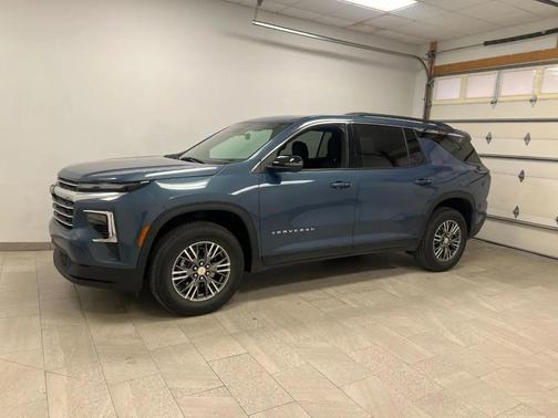 Lakeshore Blue 2025 Chevrolet Traverse LT