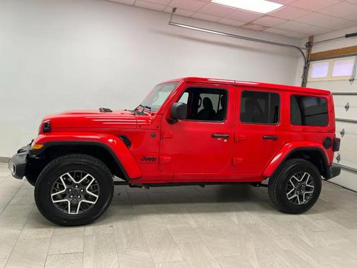 2025 Jeep Wrangler 4-Door Sahara 4x4