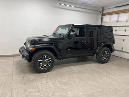 Black Clearcoat 2025 Jeep Wrangler 4-Door Sahara 4x4