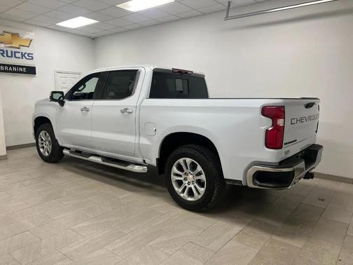 Polar White Tricoat 2026 Chevrolet Silverado 1500 LTZ