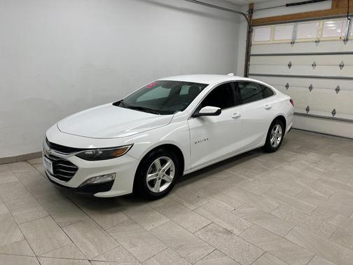Summit White 2023 Chevrolet Malibu FWD 1LT