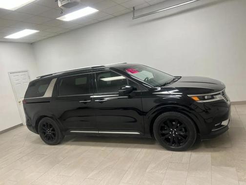 Aurora Black Pearl 2024 Kia Carnival SX