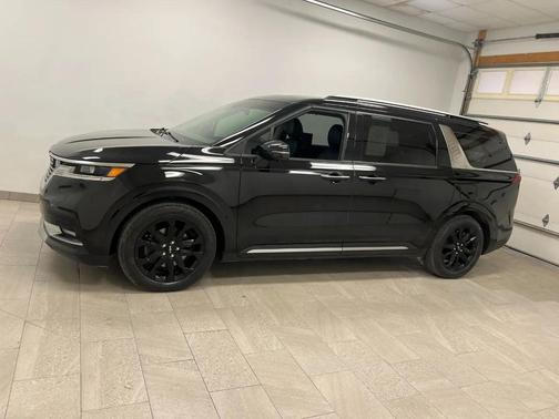 Aurora Black Pearl 2024 Kia Carnival SX