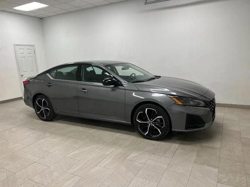 Gun Metallic 2025 Nissan Altima SR FWD