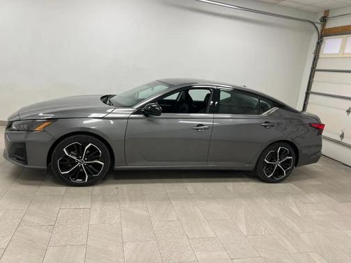 Gun Metallic 2025 Nissan Altima SR FWD