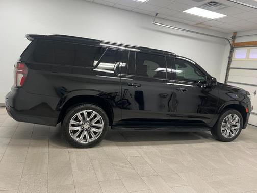 2023 Chevrolet Suburban RST