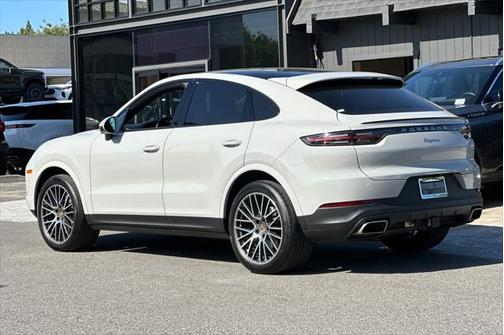2022 Porsche Cayenne Base