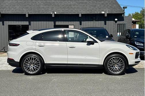 2022 Porsche Cayenne Base