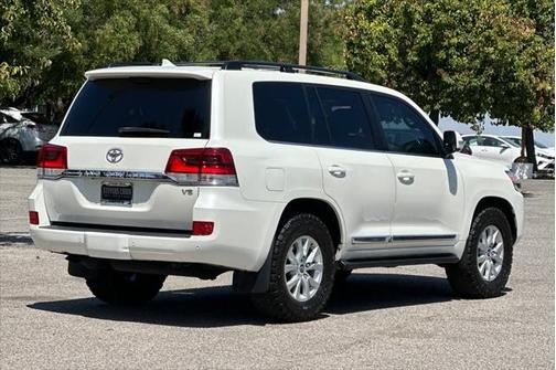 2017 Toyota Land Cruiser Base