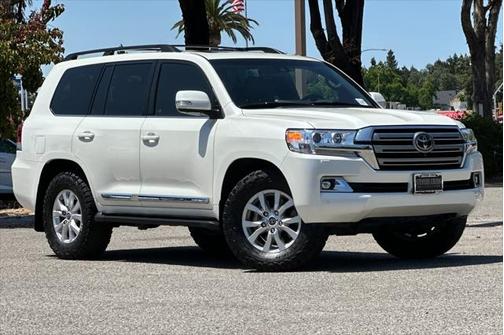 2017 Toyota Land Cruiser Base