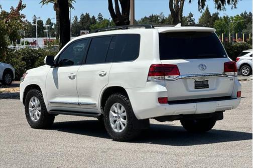 2017 Toyota Land Cruiser Base