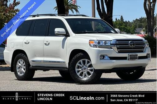 2017 Toyota Land Cruiser Base