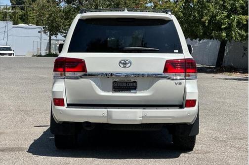2017 Toyota Land Cruiser Base