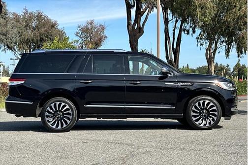 2022 Lincoln Navigator Black Label