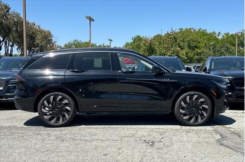 2025 Lincoln Nautilus Black Label