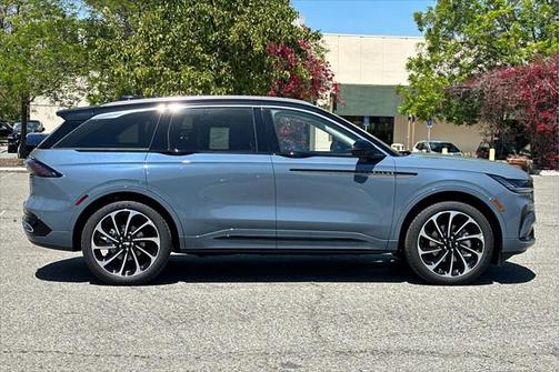 2025 Lincoln Nautilus Black Label