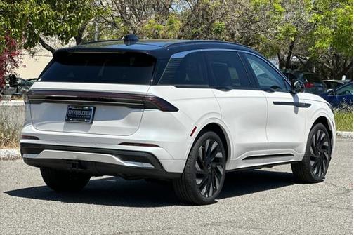 2025 Lincoln Nautilus Black Label