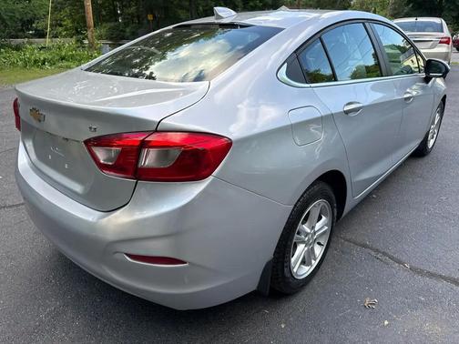 Silver Ice Metallic 2018 Chevrolet Cruze LT
