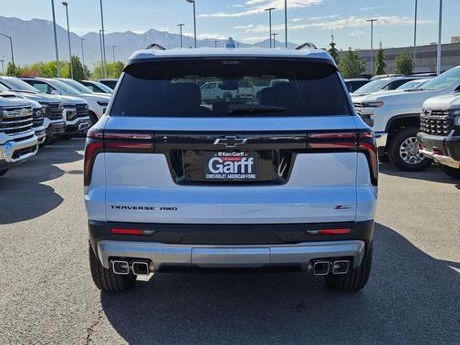 Polar White Tricoat 2026 Chevrolet Traverse AWD Z71