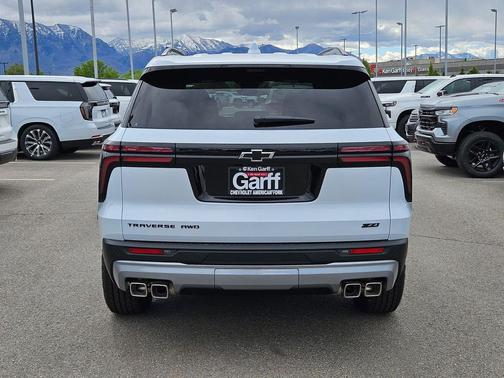 Polar White Tricoat 2026 Chevrolet Traverse AWD Z71